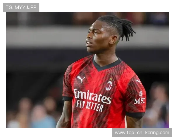 AC米兰一脚直塞切入禁区，莱奥推射偏出